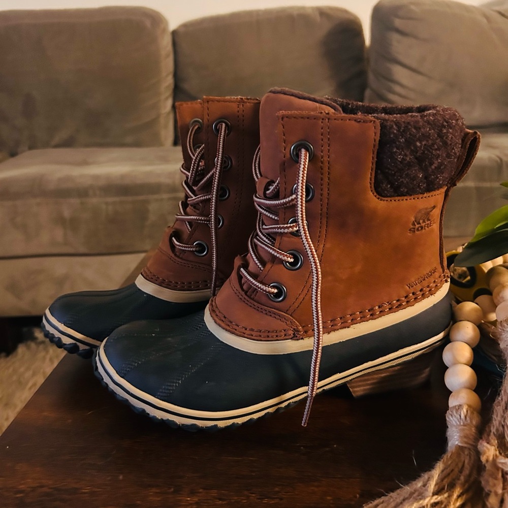 Sorel Tan and Black Lace-Up Boots